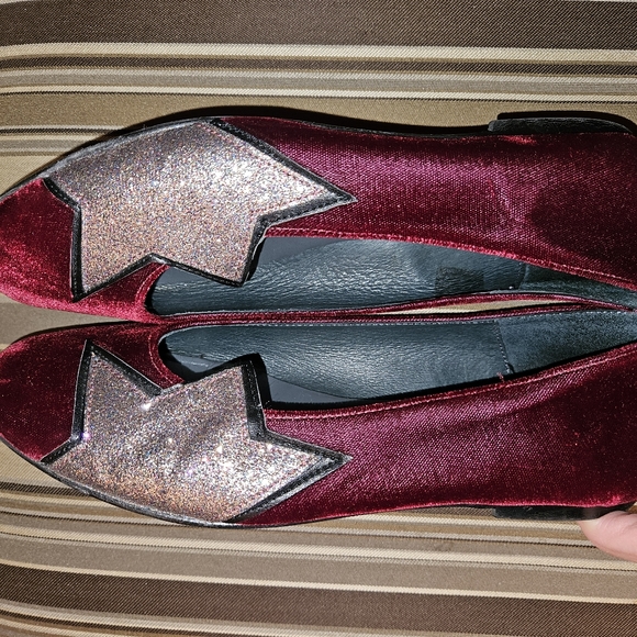 BluBlonc burgundy red velvet flats with glittering star, made in Spain, sz 8.5 - Picture 9 of 11